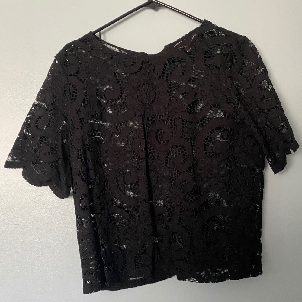 Black lace top with bow back 🥰🎀